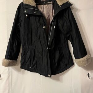 Elegant Black Ski Jacket with Fur Trim